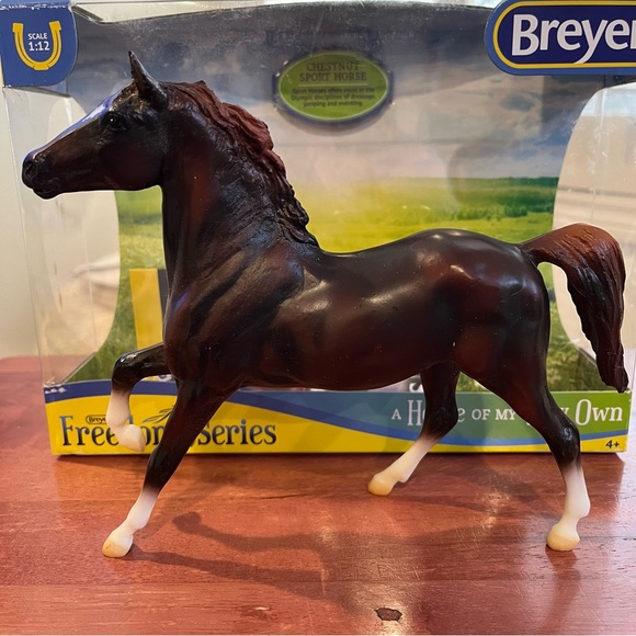 Breyer Chestnut Sport Horse 924 Freedom Series 1:12 Scale Model Horse - Picture 5 of 9